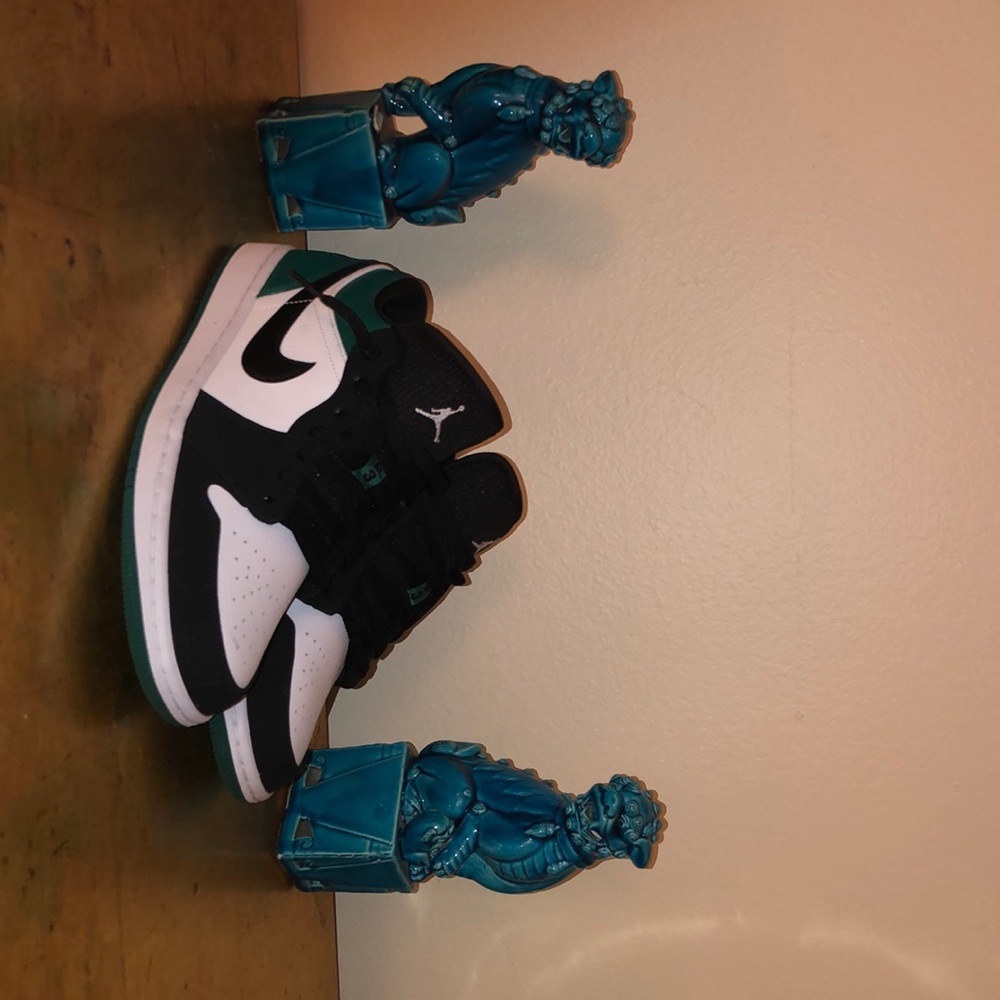 Jordan 1 Low White Black Mystic Green 10.5 LikeNew